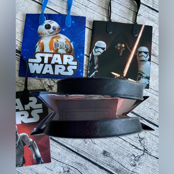 NEW. $3.00 each! Bundle of 4 Star Wars plastic gift/favor bags with handles - Picture 7 of 8